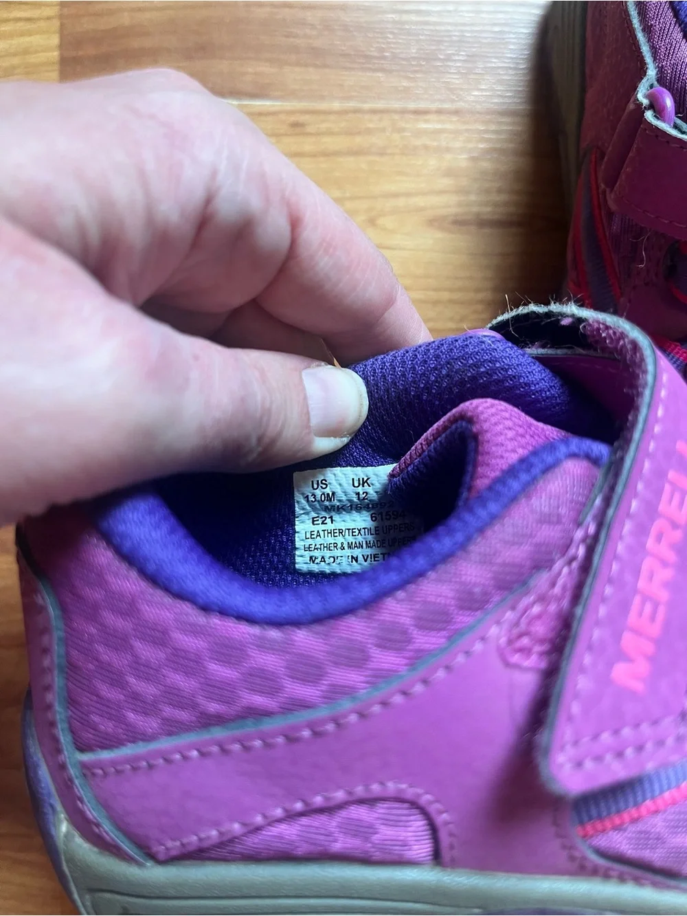 Merrel Girls Outback Low Hiking Sneaker in Purple
